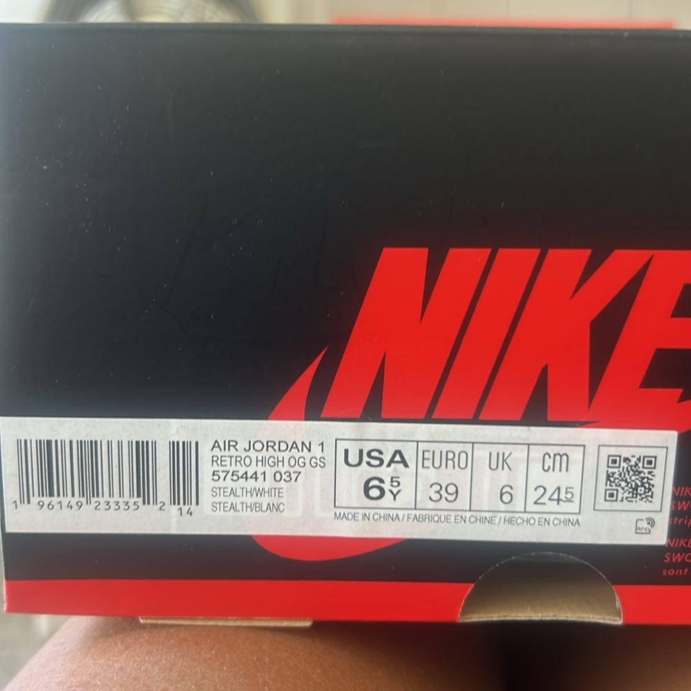 Nike Air Jordan 1 Retro High OG 'Stealth' - Picture 2 of 4